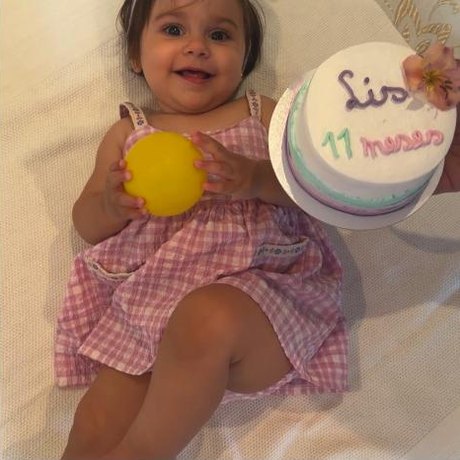 Lis comemorando 11 meses